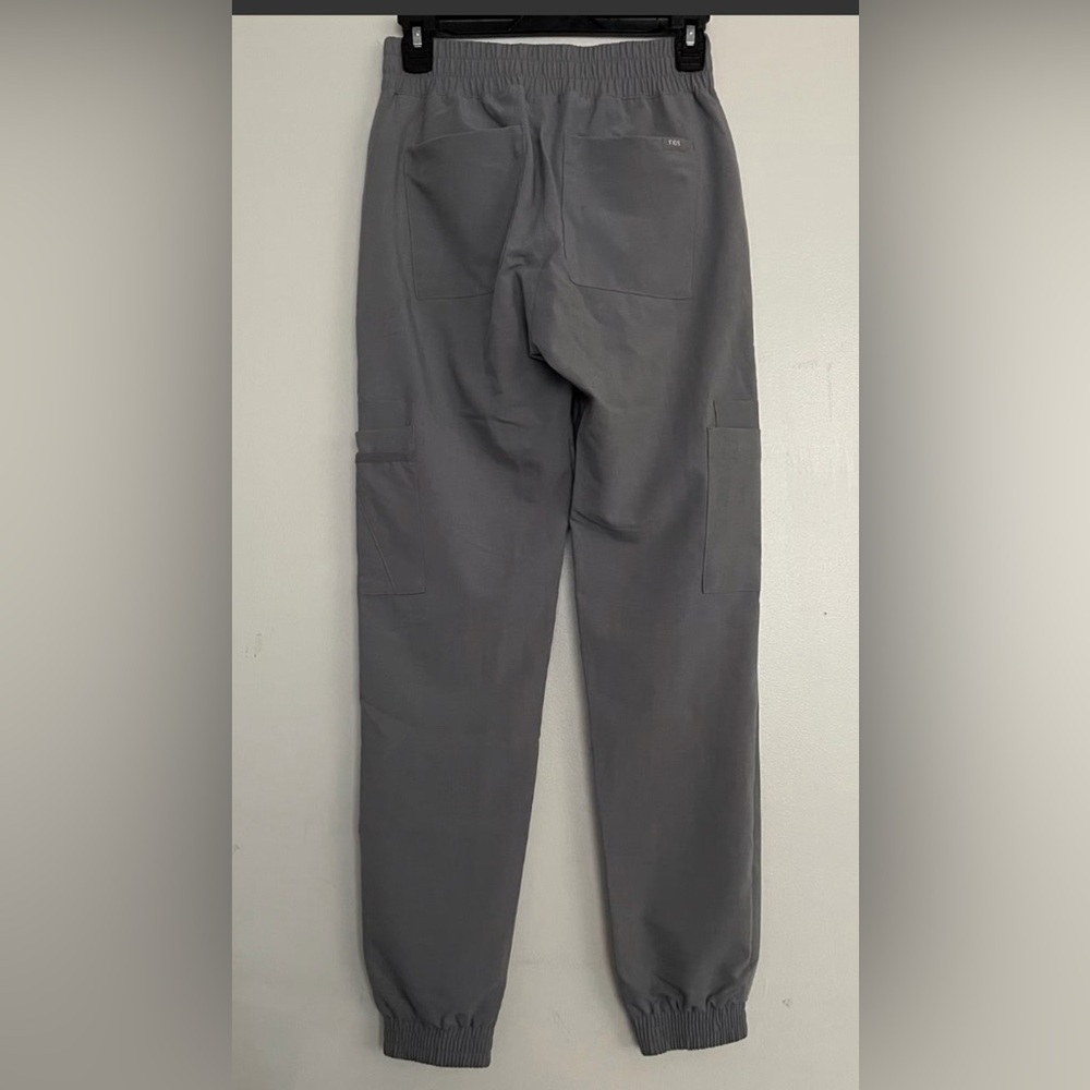 Figs Charlotte 21 Pocket Slim Jogger Scrubs - Picture 7 of 13